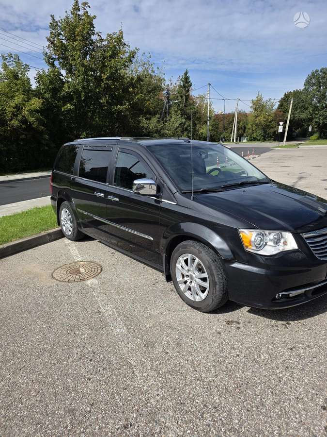 Chrysler Town 2011 — авто для ЗСУ з Європи