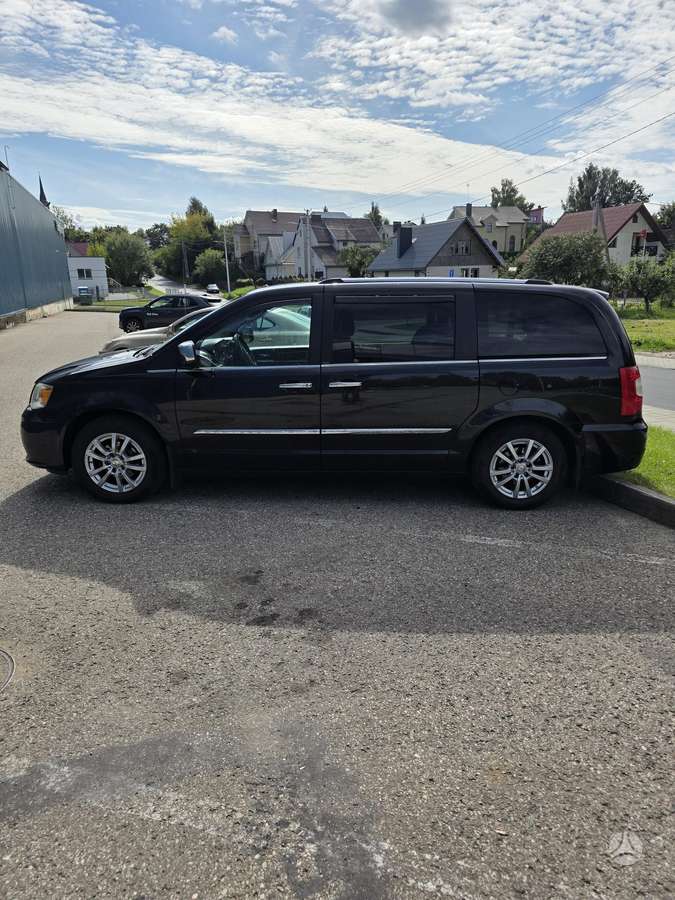 Chrysler Town 2011 — салон