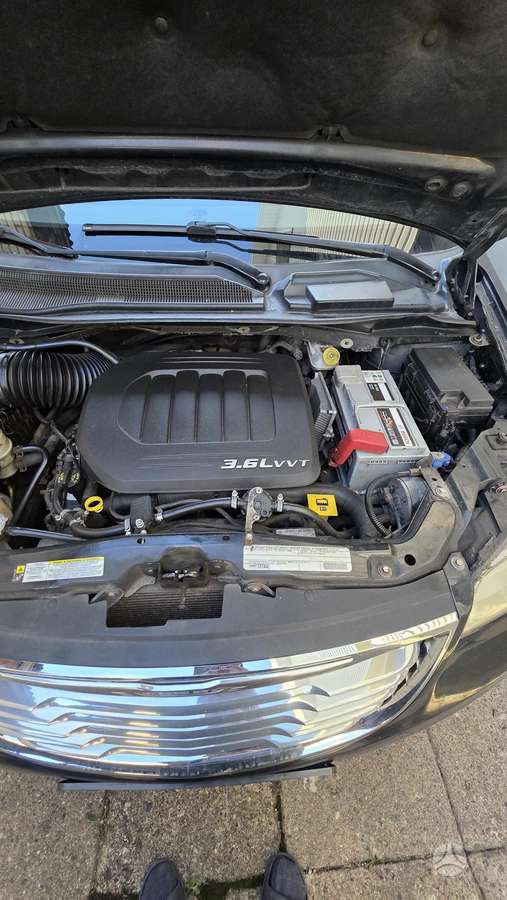 Chrysler Town 2011 — двигун 3600 cm³, 283 HP (208kW)