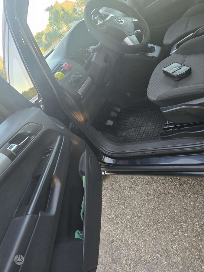 Opel Zafira 2009 — photo 20