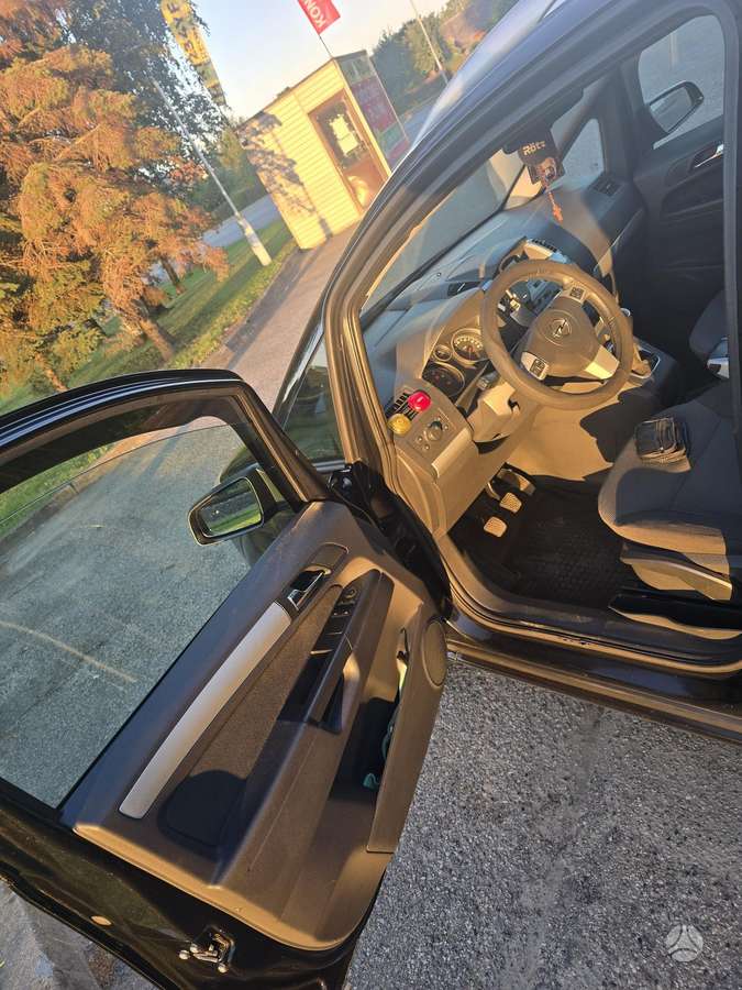 Opel Zafira 2009 — photo 21