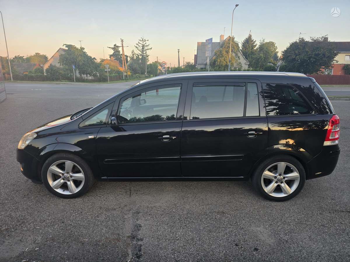 Opel Zafira 2009 — interior