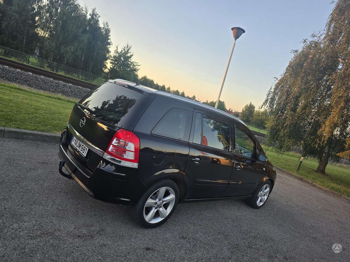 Opel Zafira 2009 — photo 8