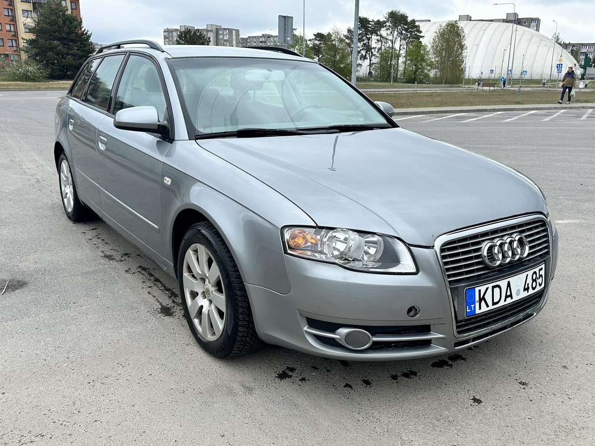 Audi A4 2006 — вигляд ззаду