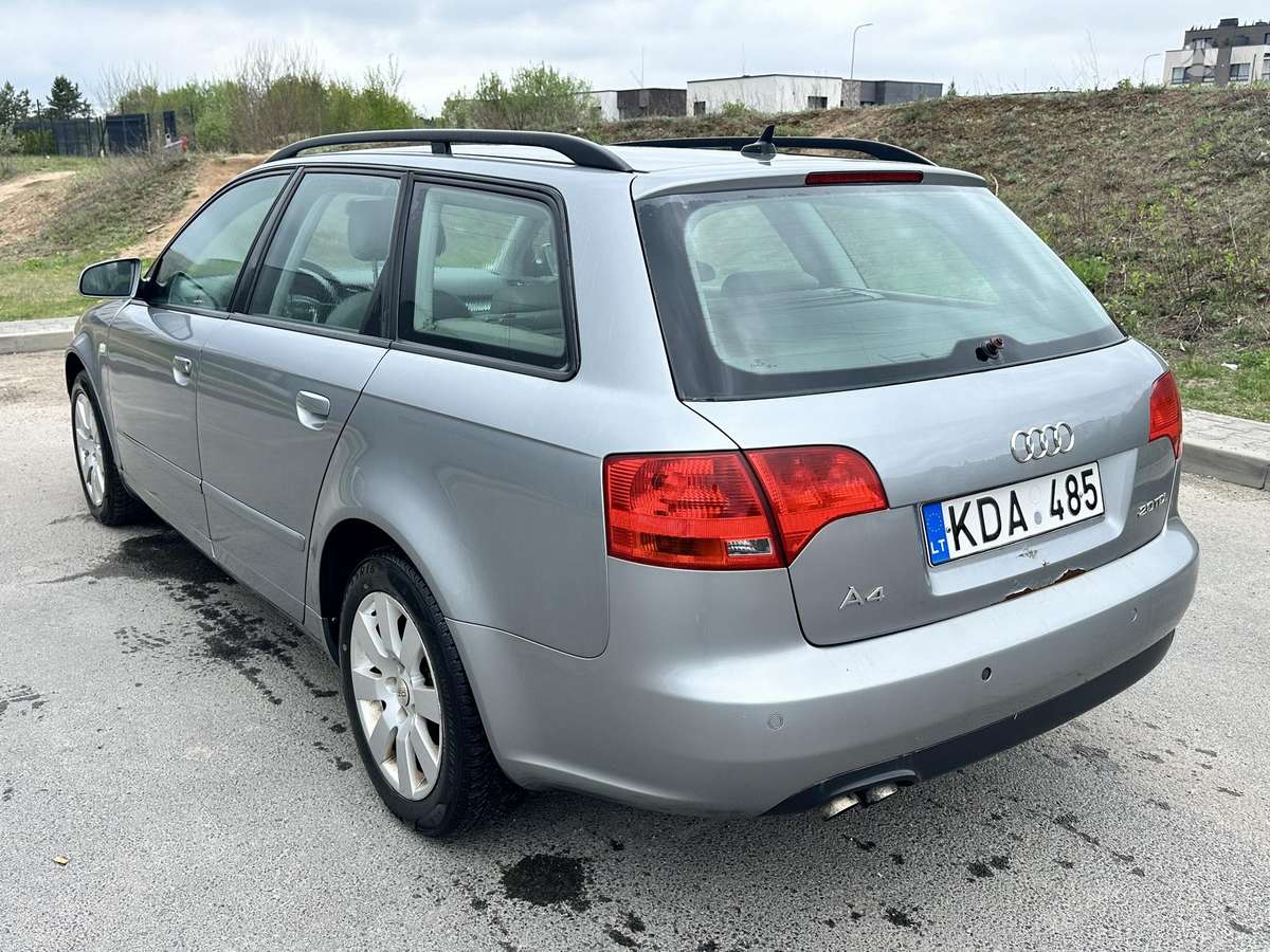 Audi A4 2006 — салон