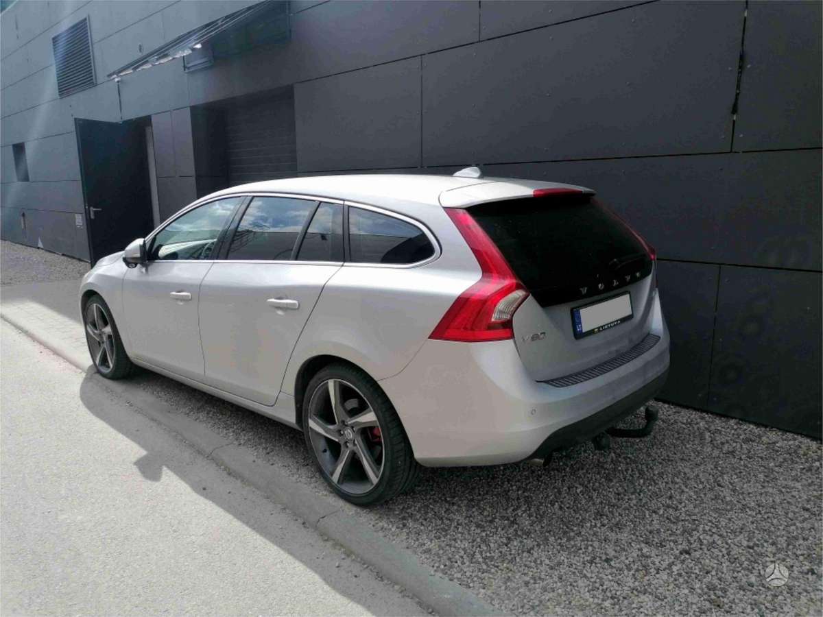 Volvo V60 2011 — rear view