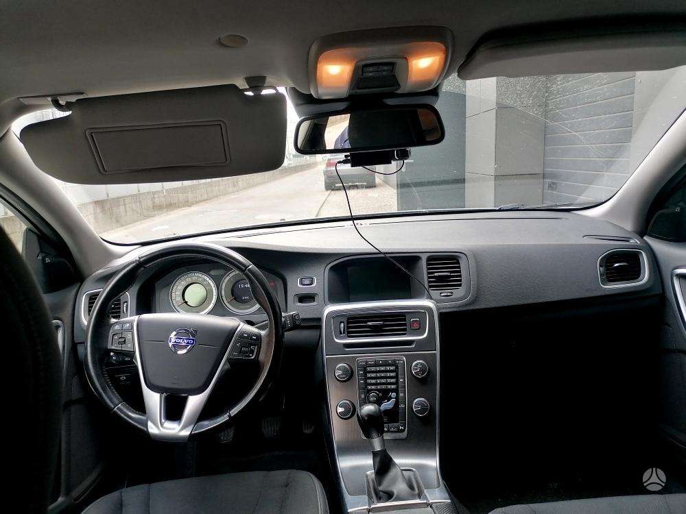 Volvo V60 2011 — interior