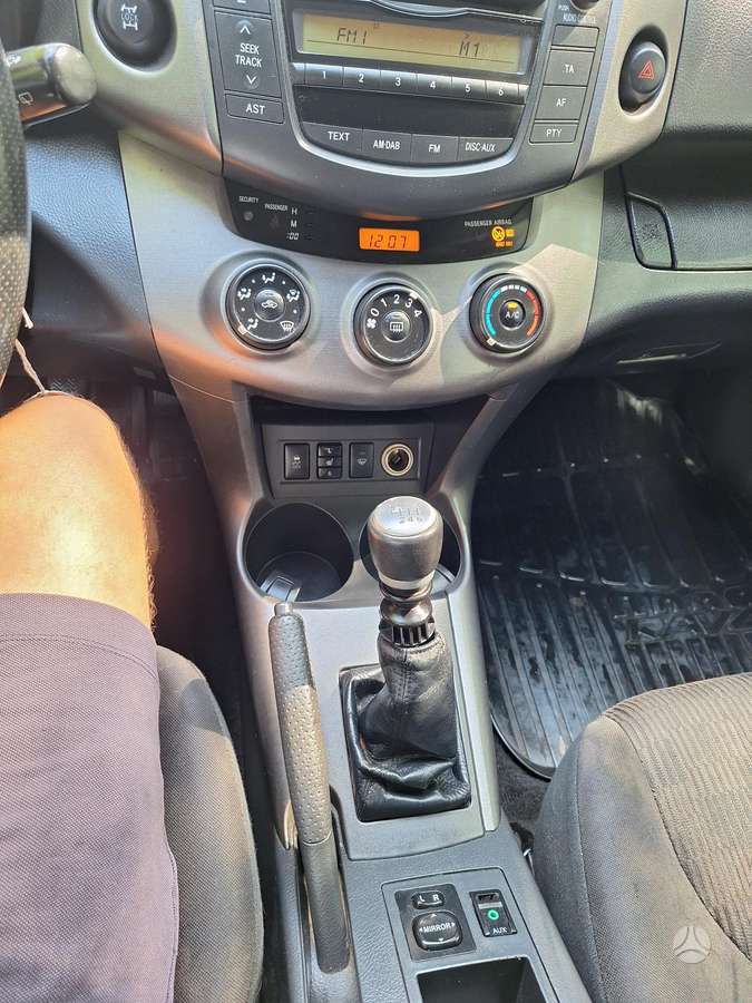 Toyota RAV4 2010 — photo 10