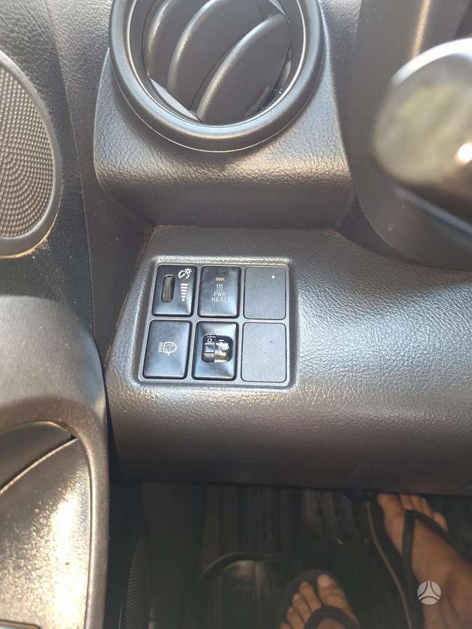 Toyota RAV4 2010 — photo 11