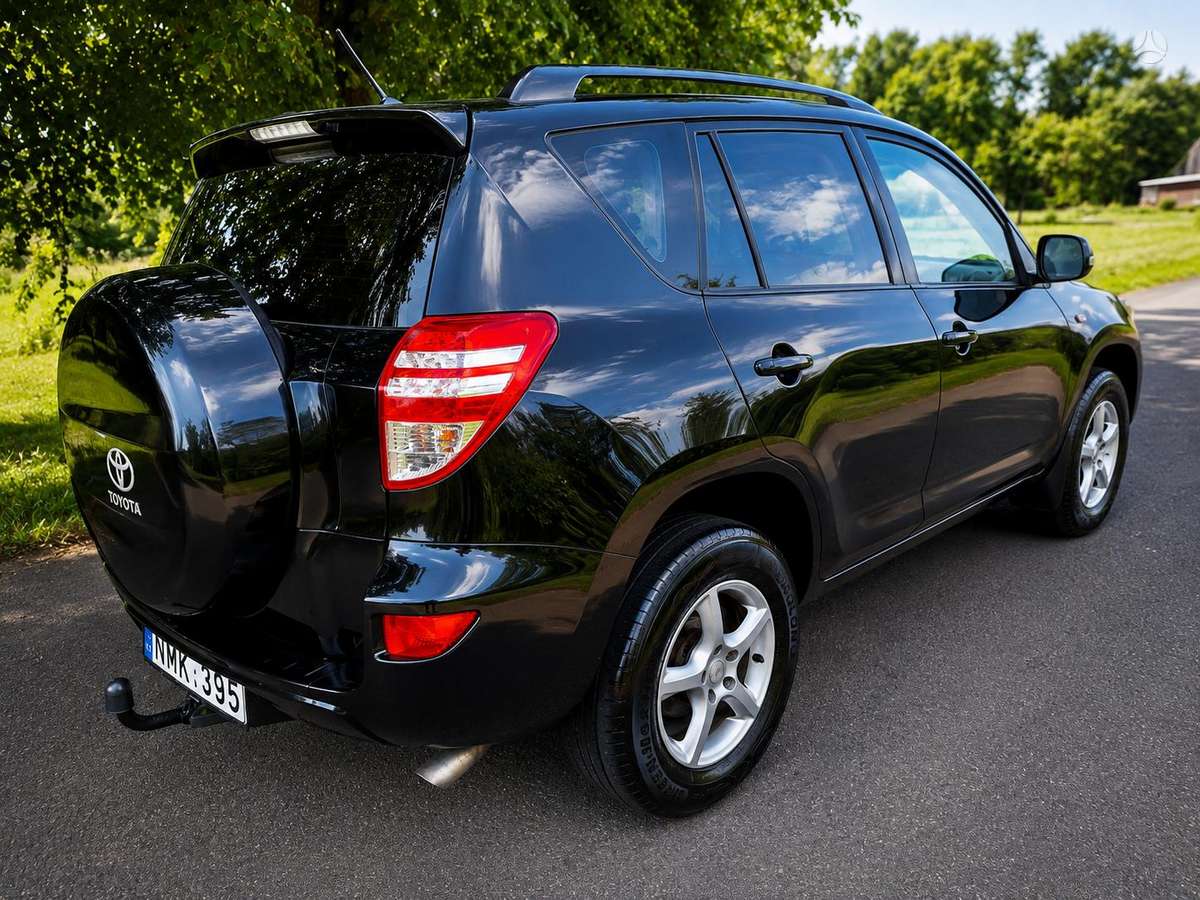 Toyota RAV4 2010 — engine 2200 cm³