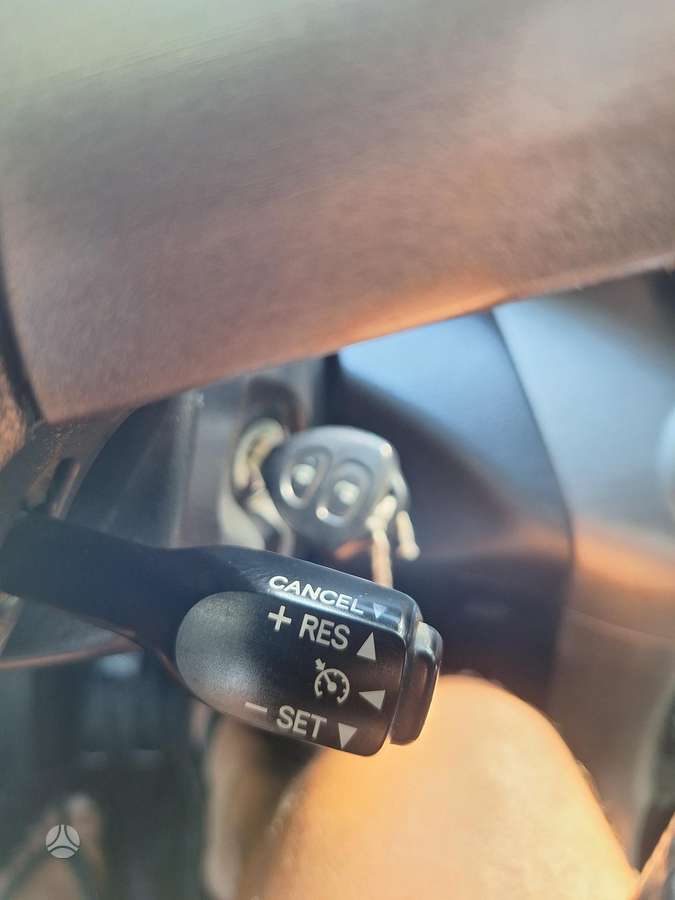Toyota RAV4 2010 — photo 9