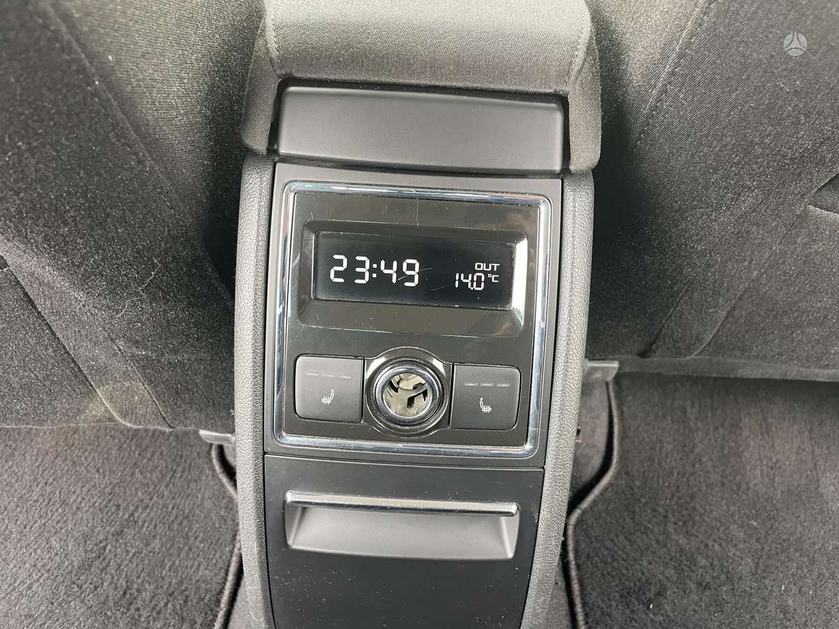Skoda Superb 2011 — photo 16