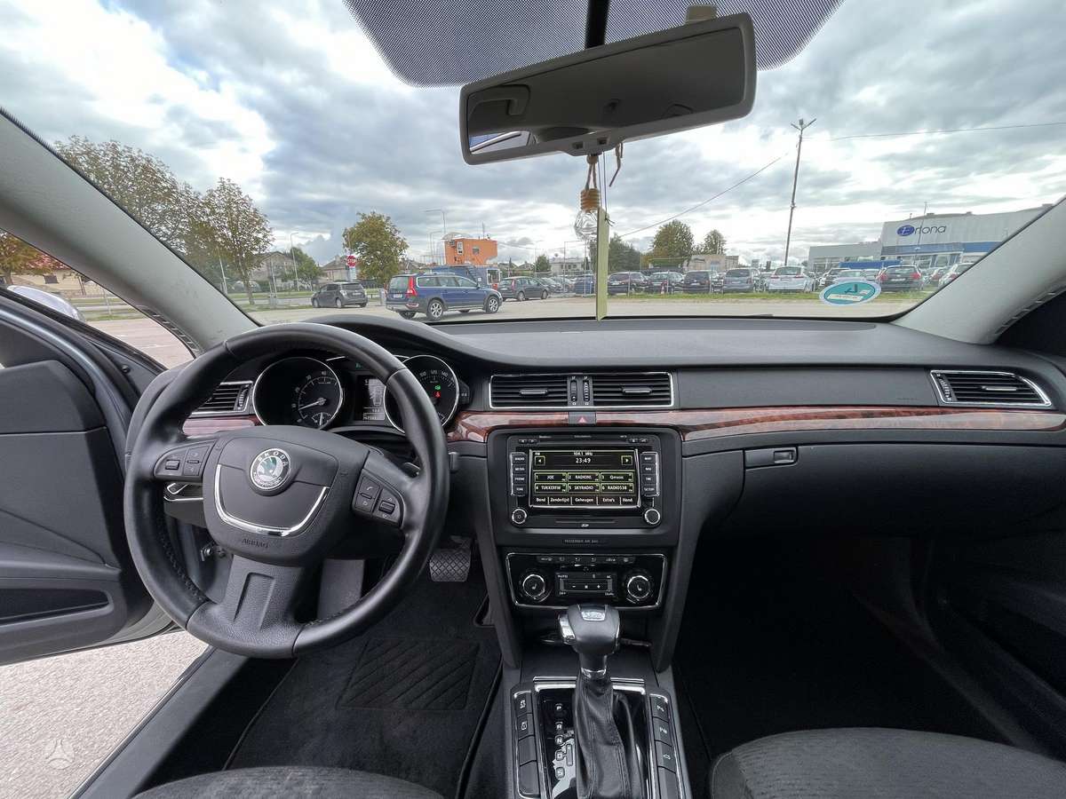 Skoda Superb 2011 — photo 17