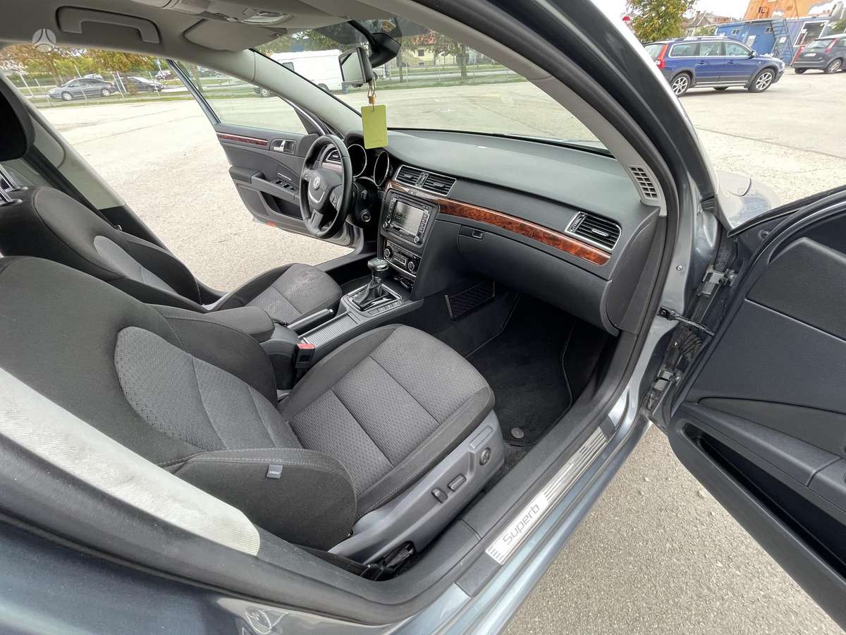 Skoda Superb 2011 — photo 18