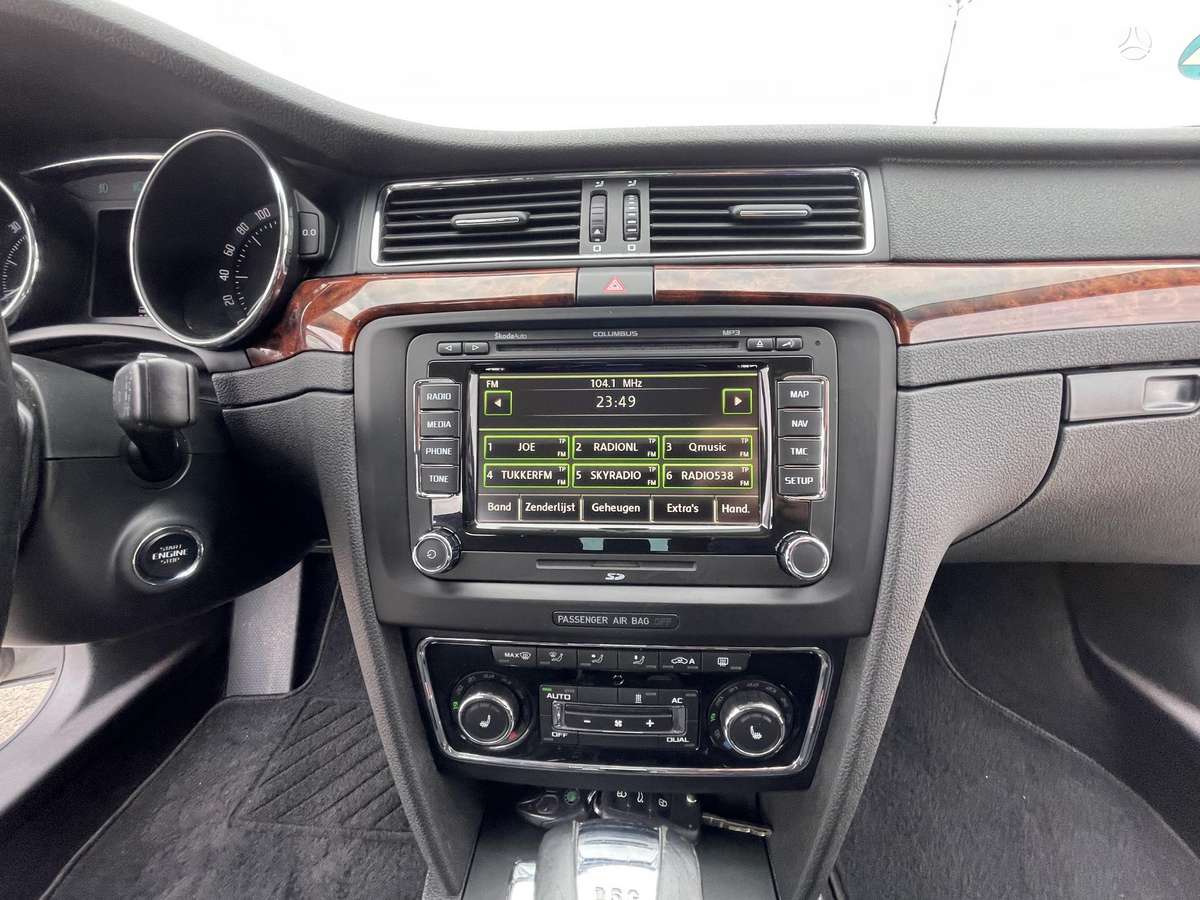 Skoda Superb 2011 — photo 20