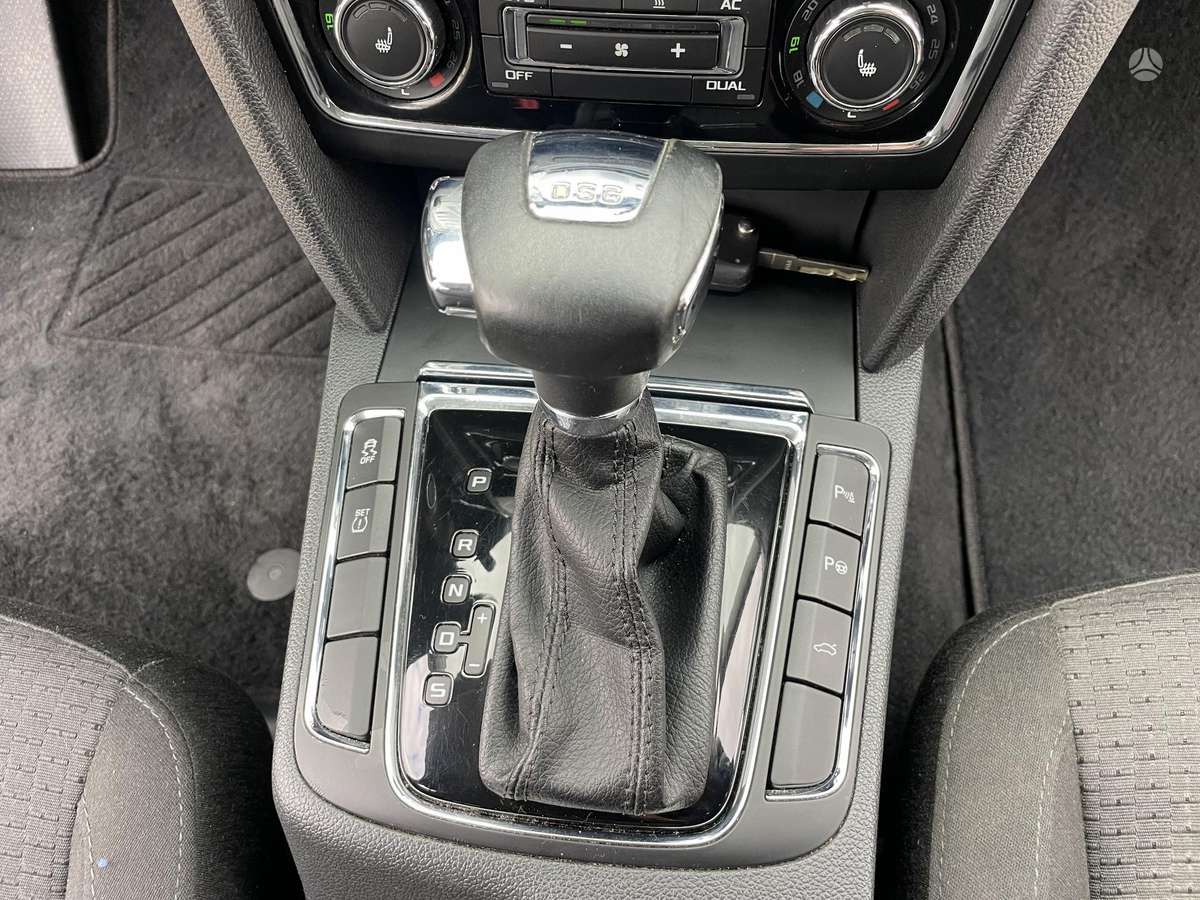 Skoda Superb 2011 — photo 21