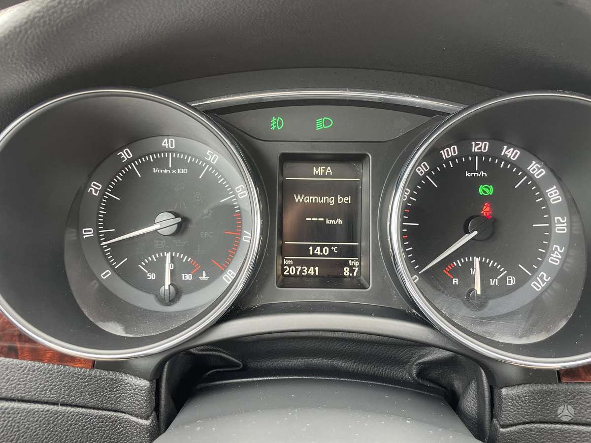 Skoda Superb 2011 — photo 23