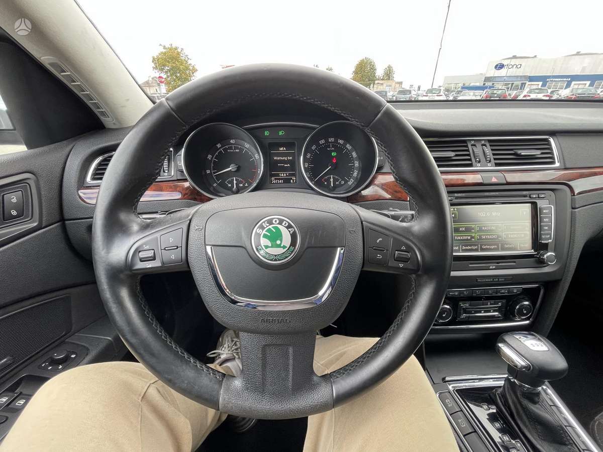 Skoda Superb 2011 — photo 24