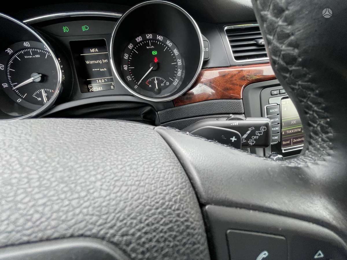 Skoda Superb 2011 — photo 25