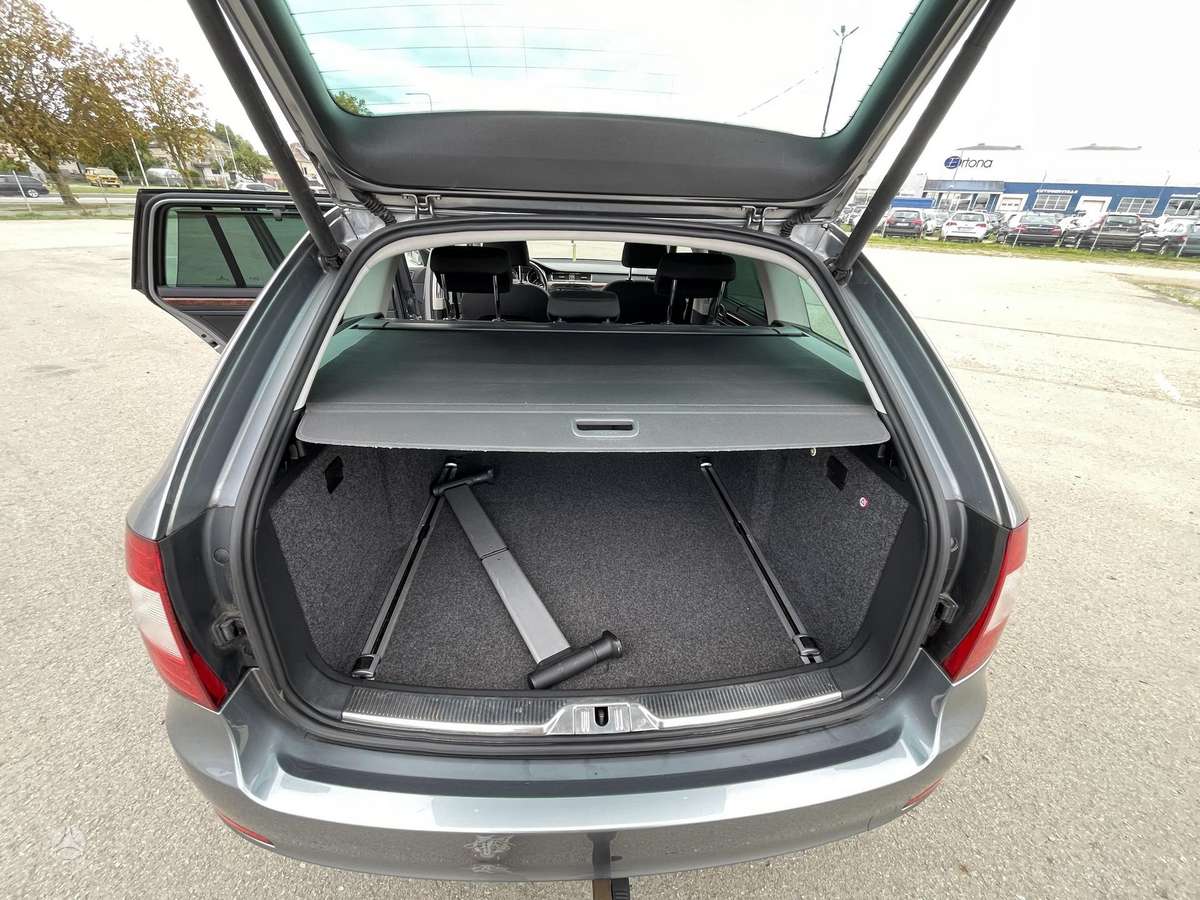 Skoda Superb 2011 — photo 28