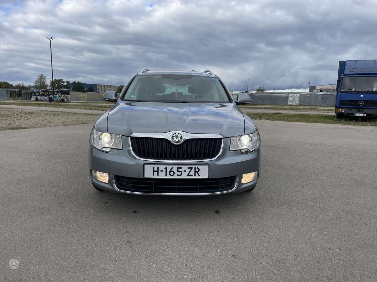 Skoda Superb 2011 — photo 8