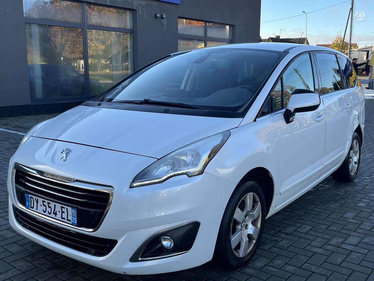 Peugeot 5008 2015 — салон