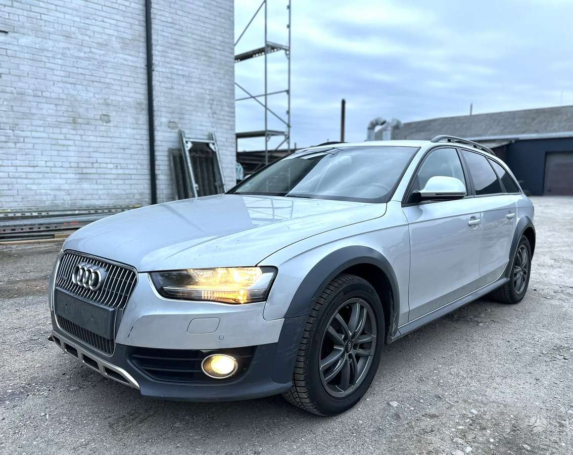 Audi A4 2012 — вигляд ззаду