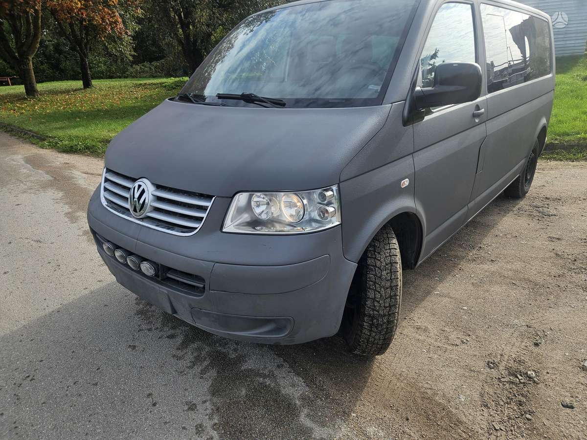 Volkswagen Caravelle 2008 — вигляд ззаду