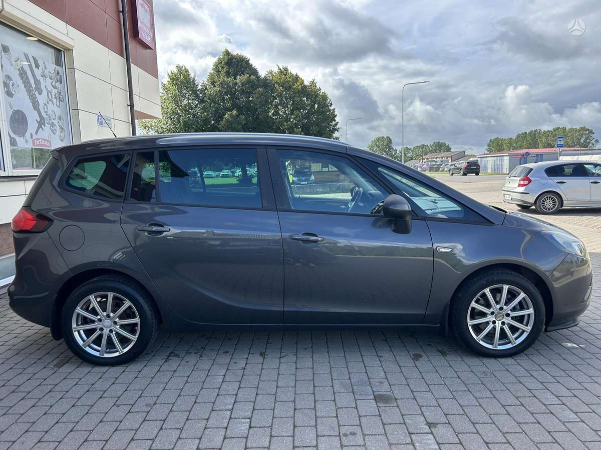 Opel Zafira 2013 — photo 10