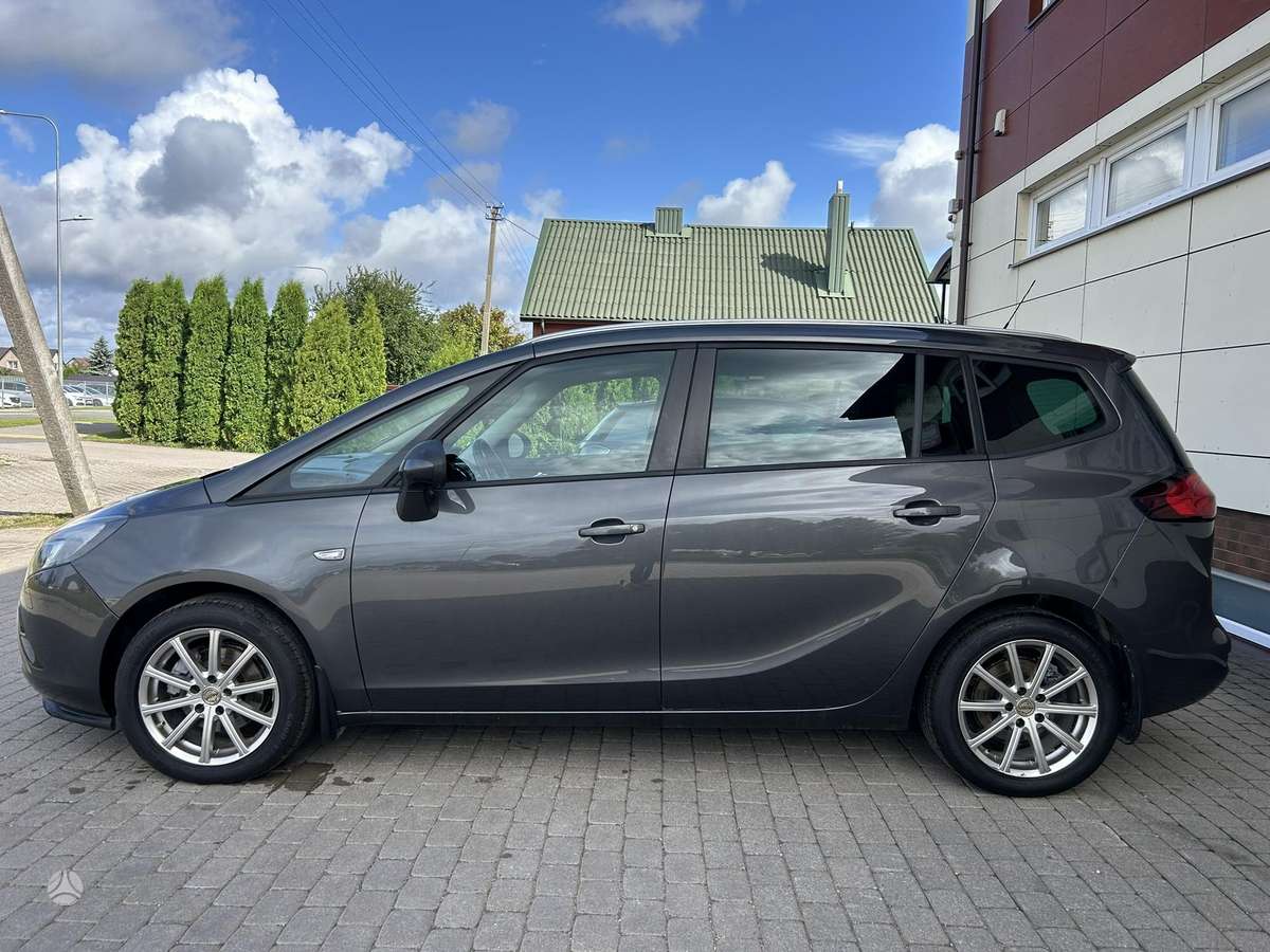 Opel Zafira 2013 — photo 11