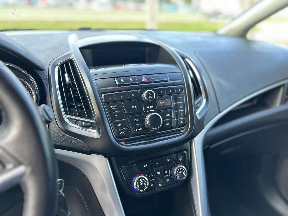 Opel Zafira 2013 — photo 17
