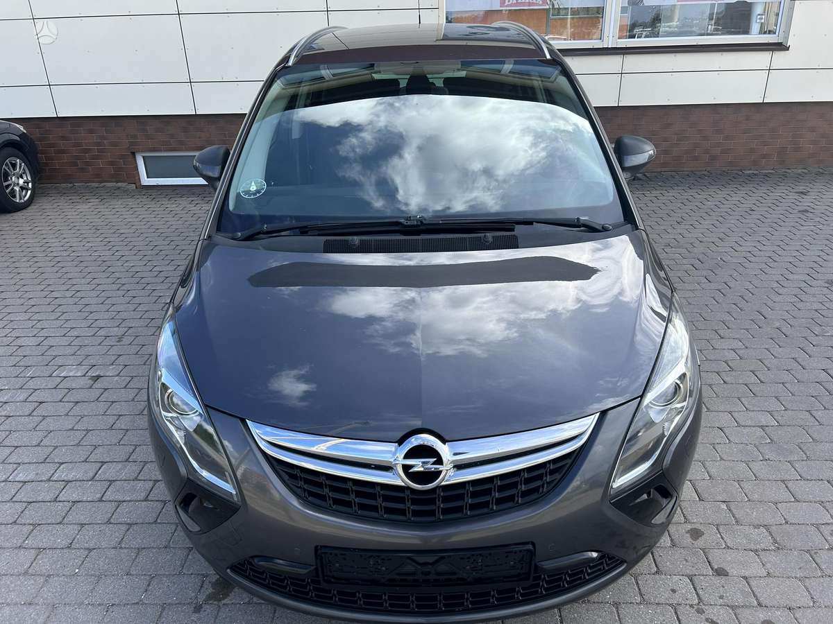 Opel Zafira 2013 — interior
