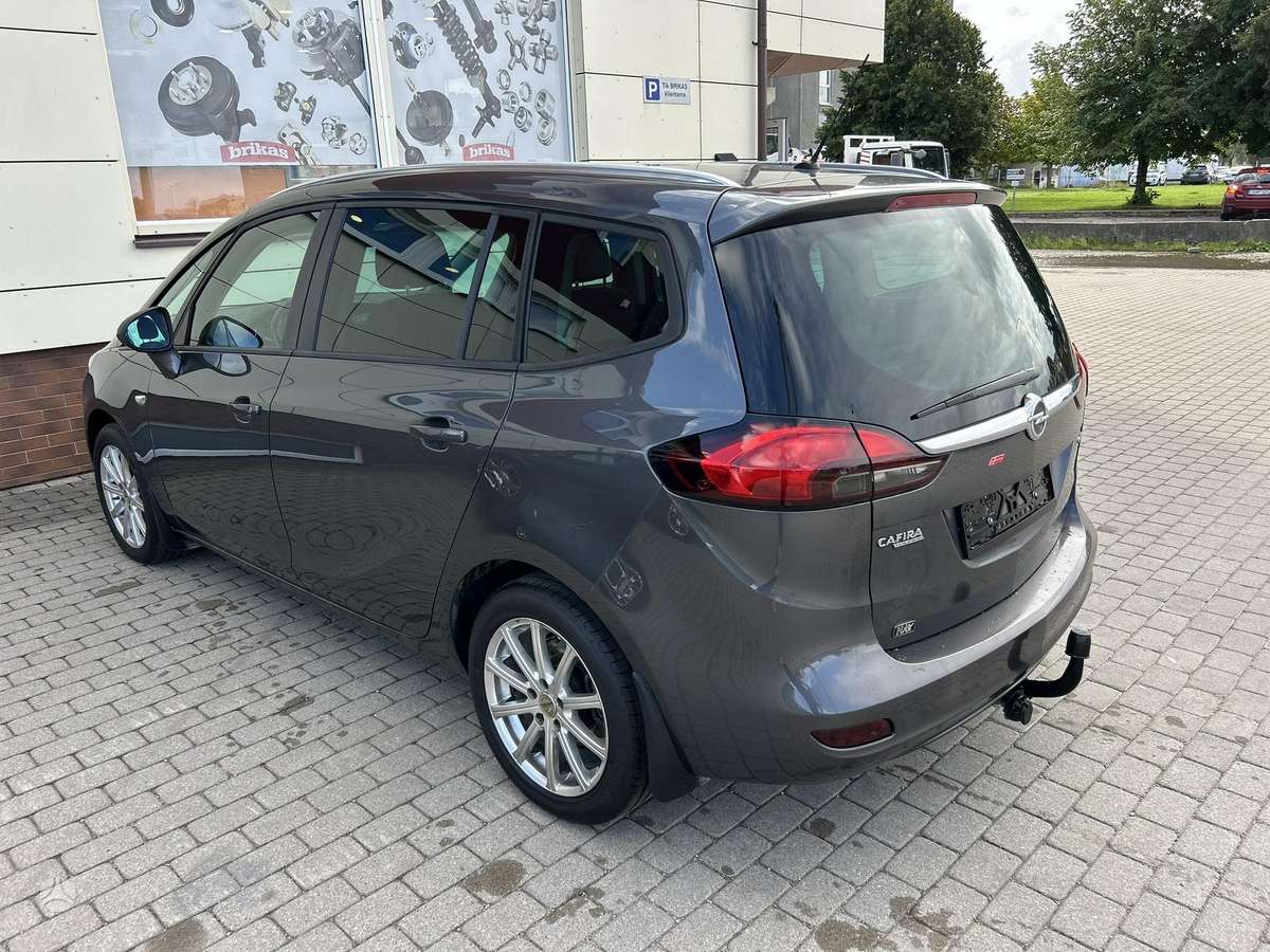 Opel Zafira 2013 — photo 7
