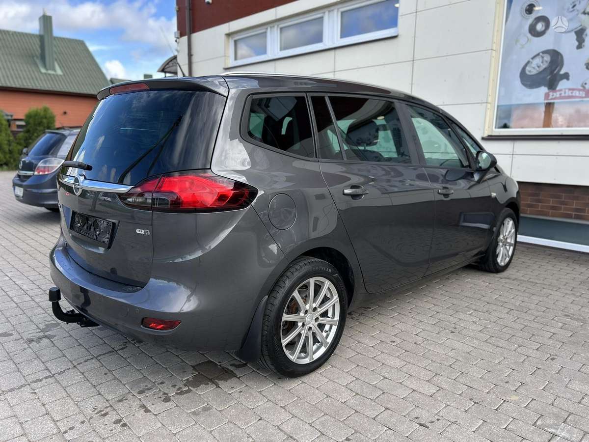 Opel Zafira 2013 — photo 8