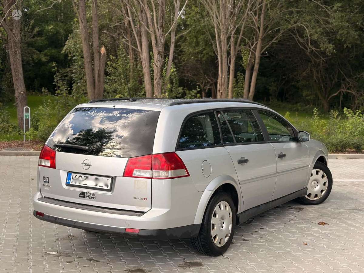 Opel Vectra 2006 — rear view