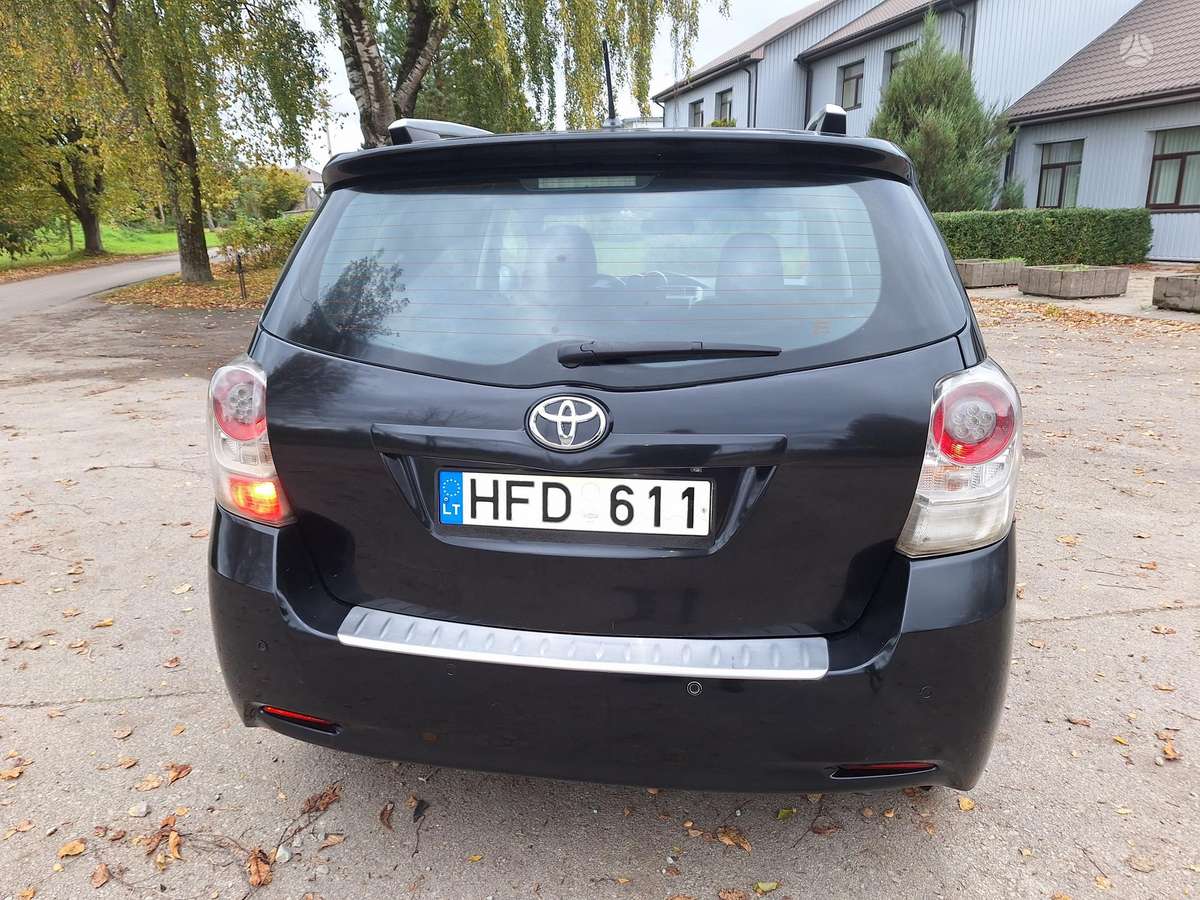 Toyota Verso 2009 — вигляд ззаду