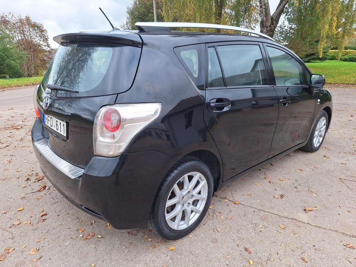 Toyota Verso 2009 — двигун 2200 cm³