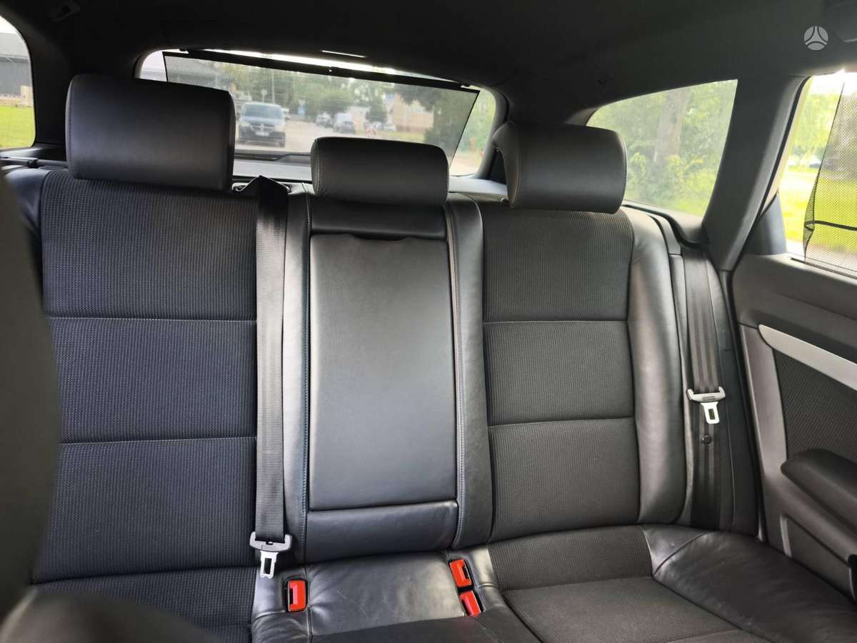 Audi A6 2010 — photo 12