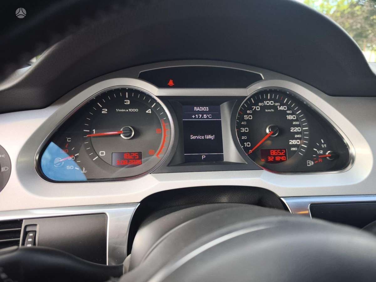 Audi A6 2010 — photo 7