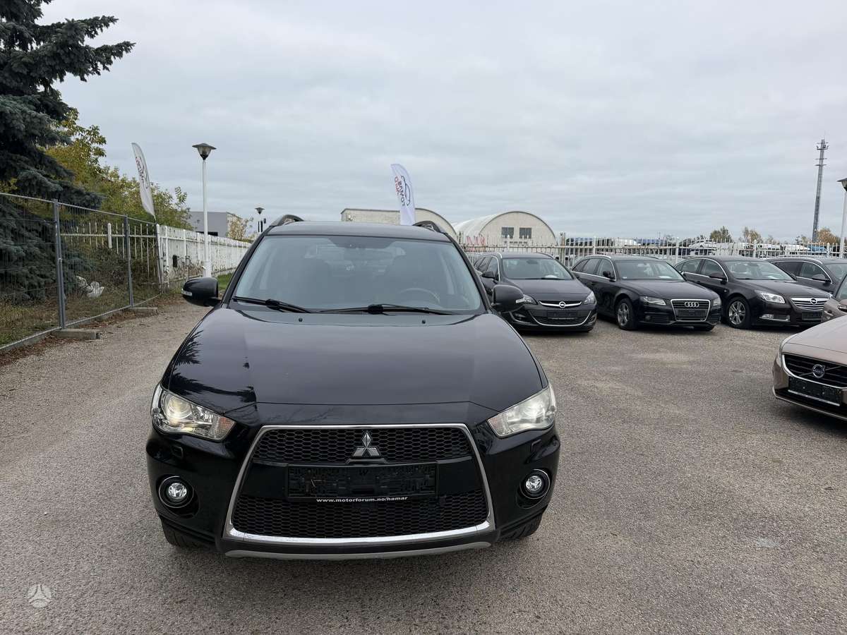 Mitsubishi Outlander 2011 — вигляд ззаду