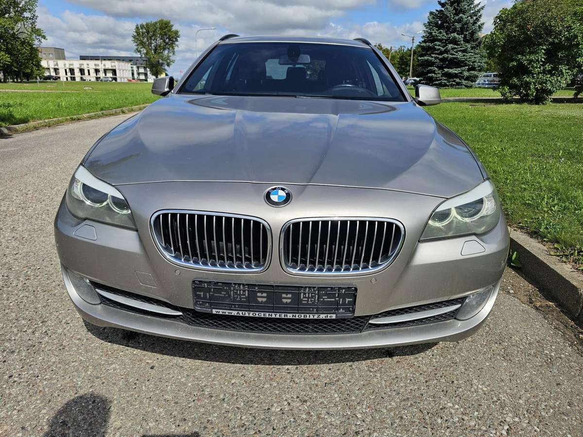 BMW 530 2011 — двигун 2993 cm³, 258 HP (190kW)