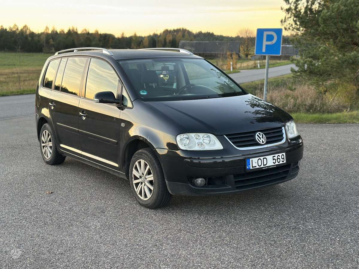 Volkswagen Touran 2005 — вигляд ззаду