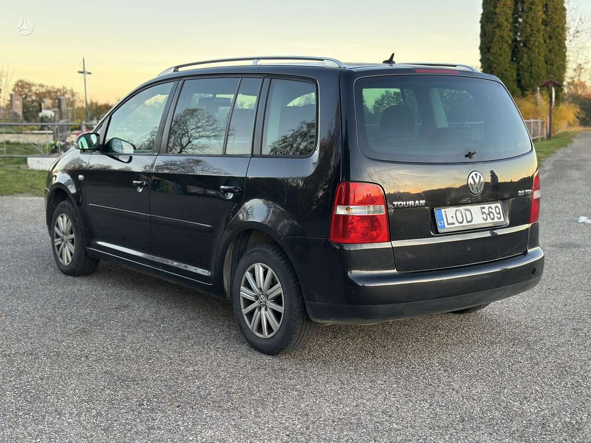 Volkswagen Touran 2005 — салон