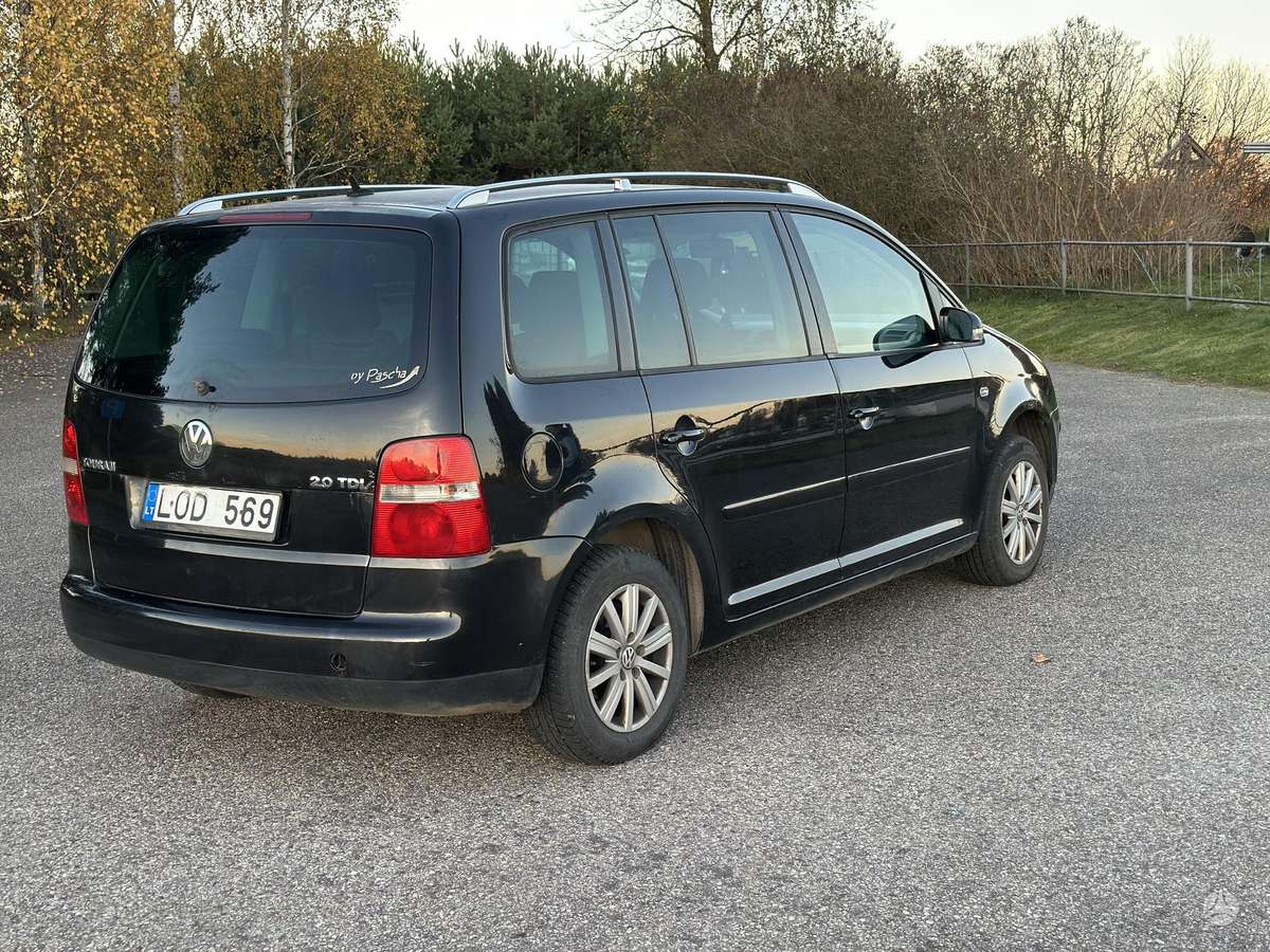 Volkswagen Touran 2005 — двигун 1968 cm³, 140 HP (103kW)