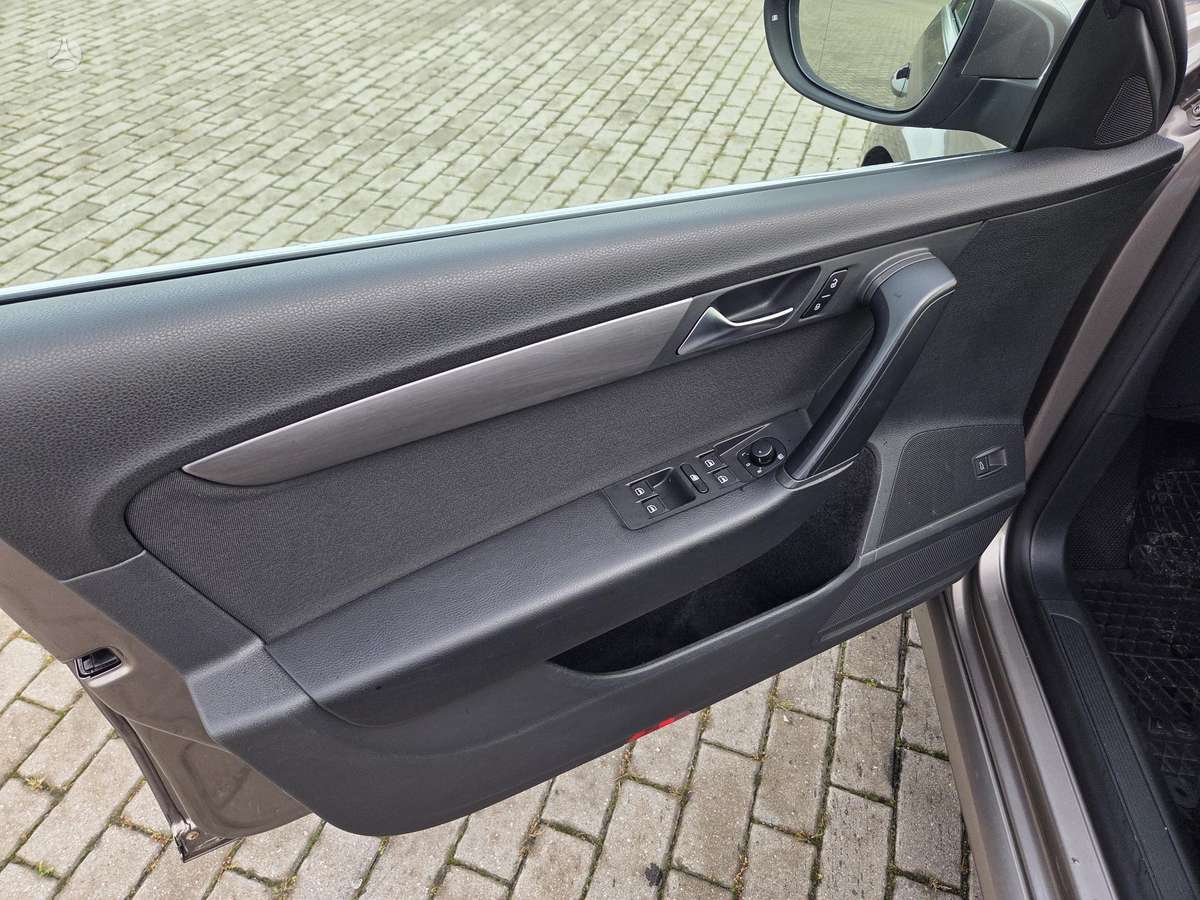 Volkswagen Passat 2011 — photo 11