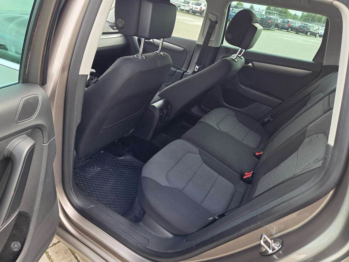 Volkswagen Passat 2011 — photo 13
