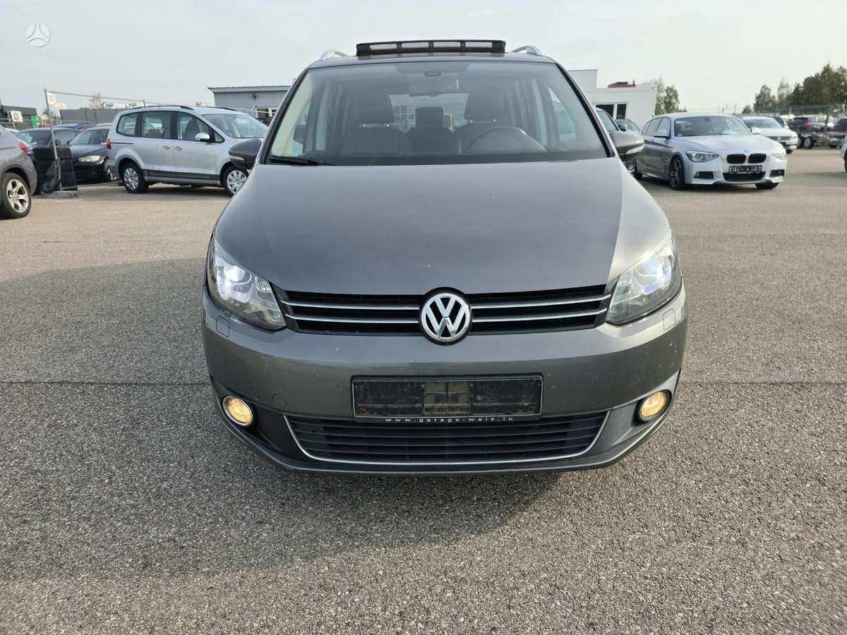 Volkswagen Touran 2012 — вигляд ззаду