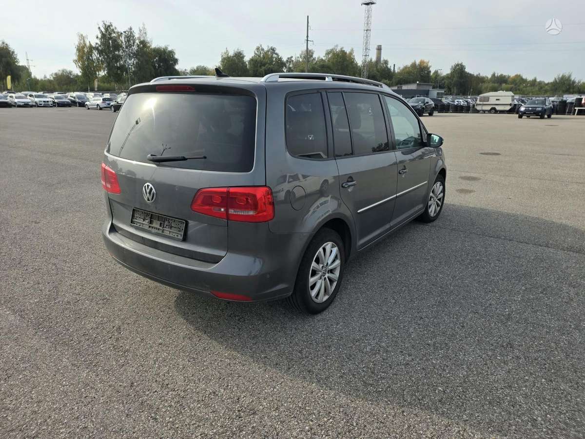 Volkswagen Touran 2012 — двигун 1968 cm³, 140 HP (103kW)