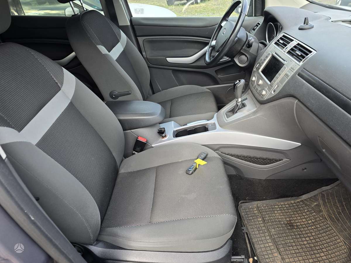 Ford Kuga 2012 — photo 10