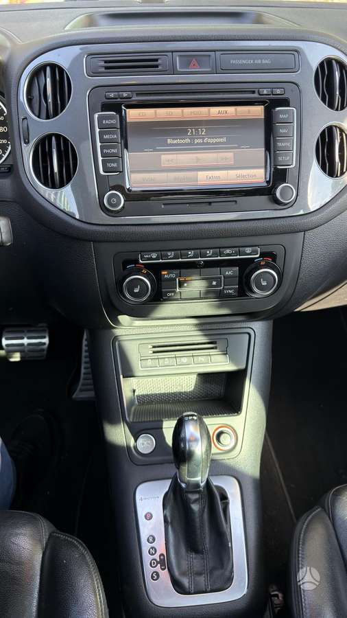 Volkswagen Tiguan 2012 — photo 15